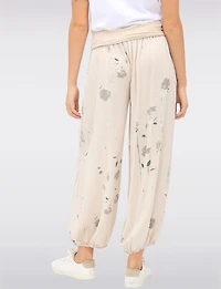 Pantalon Ballon à Taille Froncée Ourlet Élastiqué et Motif Floral par Froccella