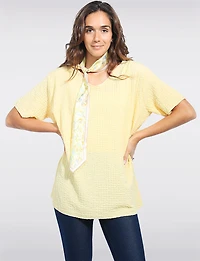 Haut Coupe Amples Texturé à Manches Courtes Avec Foulard par Froccella