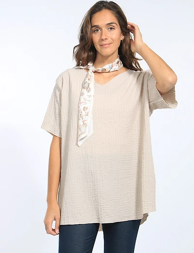 Haut Coupe Amples Texturé à Manches Courtes Avec Foulard par Froccella