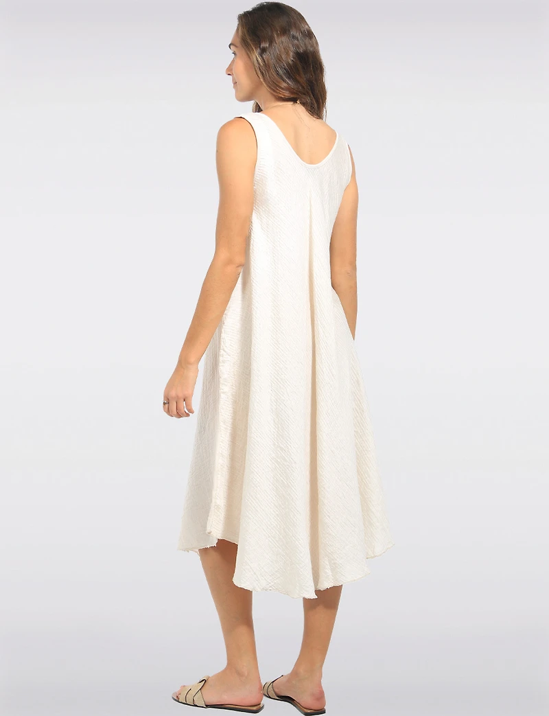 Robe Midi Sans Manches Froissée avec Ourlet Arrondi Collier Par Froccella