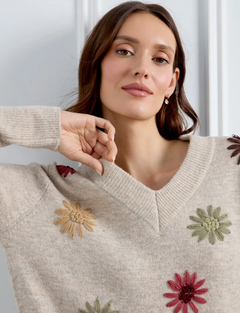 Chandail Tricoté À Col V Détails Côtelés & Broderies De Marguerites – Charlie B