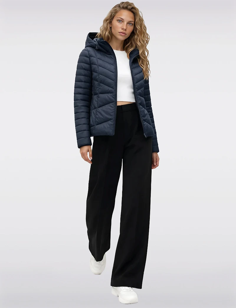 Doudoune Matelassée Courte Légère Sportive Et Active À Capuche Par Point Zero