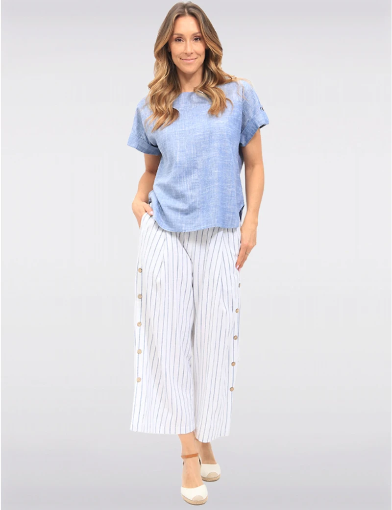 Manteaux Manteaux | La maison du manteau au Québec Pantalon Rayé Large avec Boutons Latéraux et Plis Frontaux par Julia Paradis