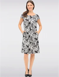 Manteaux | La maison du manteau au Québec Robe Imprimée À Manches Courtes Coupe Ajustée Motif Feuilles Tropicales par Vamp