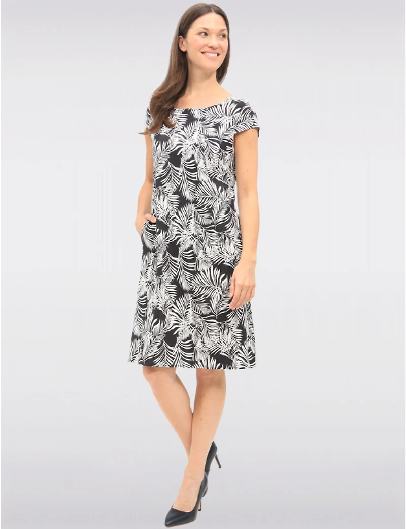 Manteaux | La maison du manteau au Québec Robe Imprimée À Manches Courtes Coupe Ajustée Motif Feuilles Tropicales par Vamp