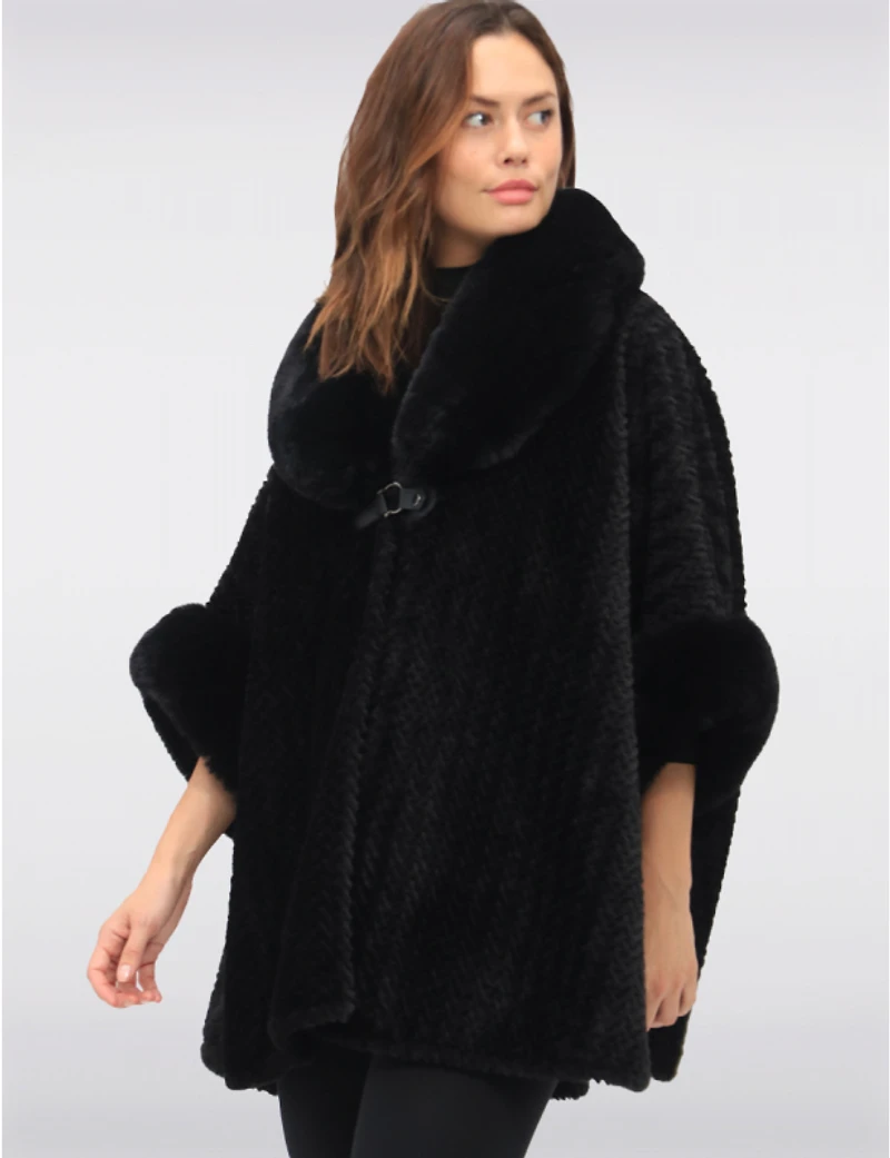 Manteaux Manteaux | La maison du manteau au Québec Cape Noire Ouverte Douce avec Bordure en Fausse Fourrure & Motif Animal Texturé
