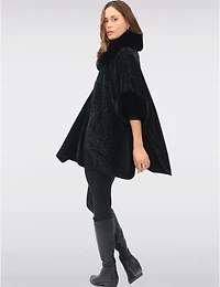Manteaux Manteaux | La maison du manteau au Québec Cape-Châle Élégante Noire à Texture Chevron Douce Bordée de Fausse Fourrure