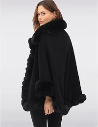 Manteaux Manteaux | La maison du manteau au Québec Cape-Châle Luxueuse en Chenille Noire avec Bordure Douce en Fausse Fourrures