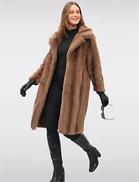 Manteau Droit en Fausse Fourrure Ultra-douce À Motif Chevrons Par Spanner