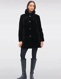 Manteau Réversible en Fourrure Vegan À Boutons Et Coutures Princesse Par Saki