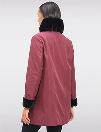 Manteau Réversible en Fourrure Vegan À Boutons Et Coutures Princesse Par Saki