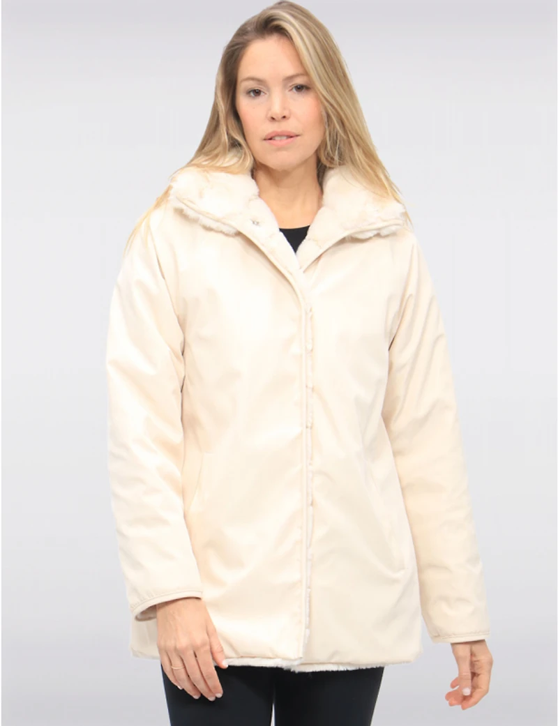 Manteau Réversible Vegan Doux en Fausse Fourrure & Lisse À Coupe Droite Par Saki