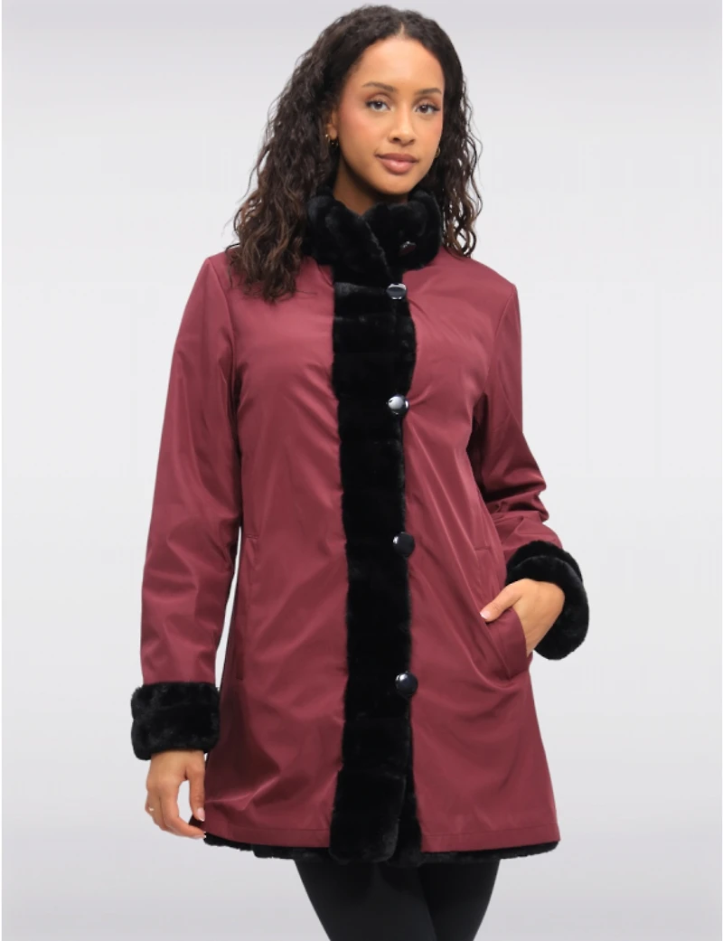 Manteau Végan Réversible en Fausse Fourrure Avec Fermeture À Boutons Par Saki