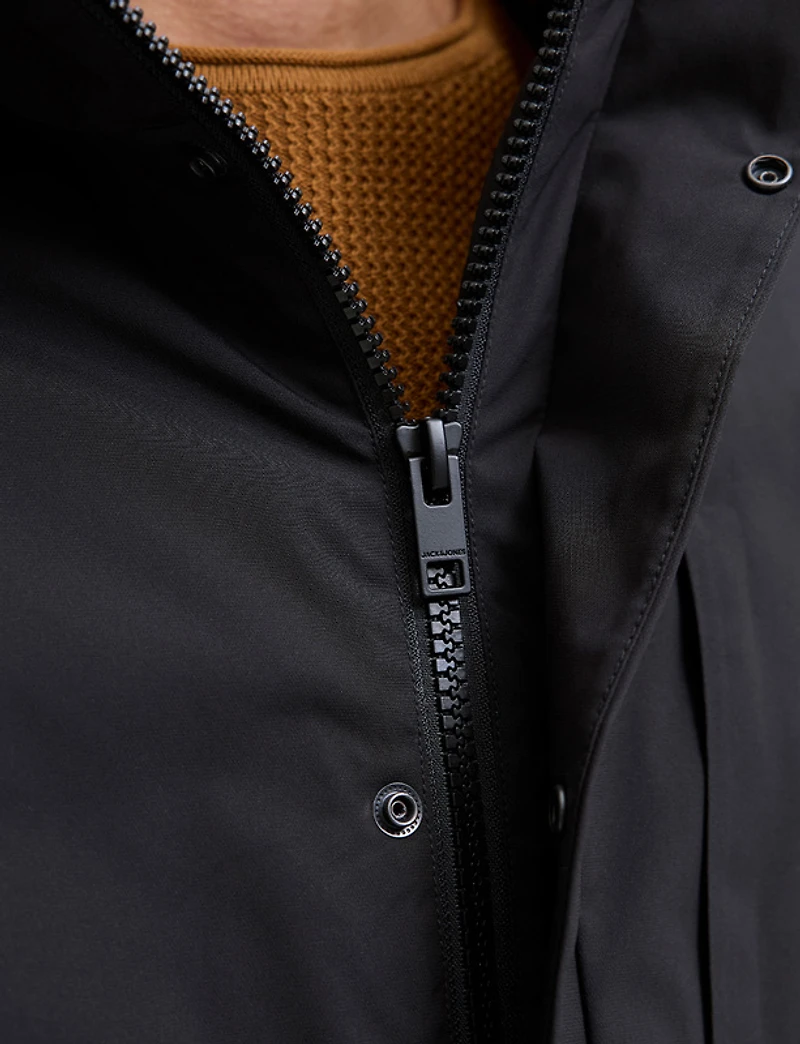 Manteaux | La maison du manteau au Québec Veste Courte Légère à Capuche avec Finition Déperlante Hommes par Jack & Jones