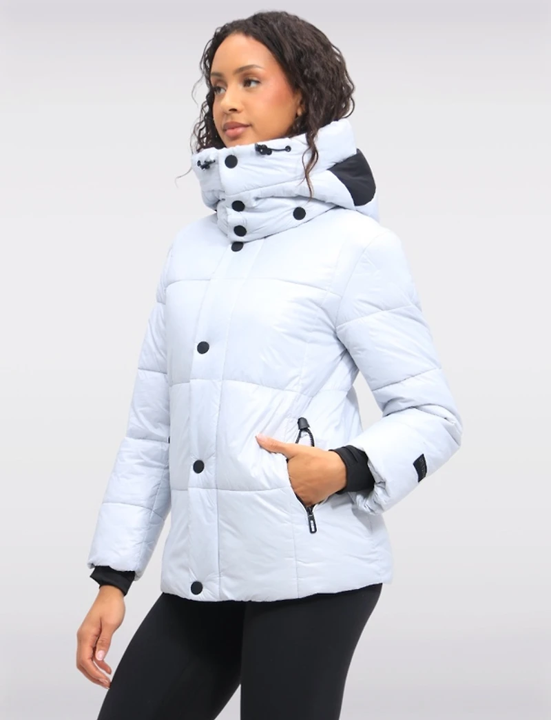 Doudoune Courte Vegan Bleu Clair Tendance Avec Capuche Amovible Par Oxygen