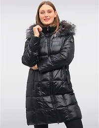 Manteaux | La maison du Manteau au Québec Beatrice Matelassé Ciré À Capuche Bordée De Fourrure Véritable Par Sokos