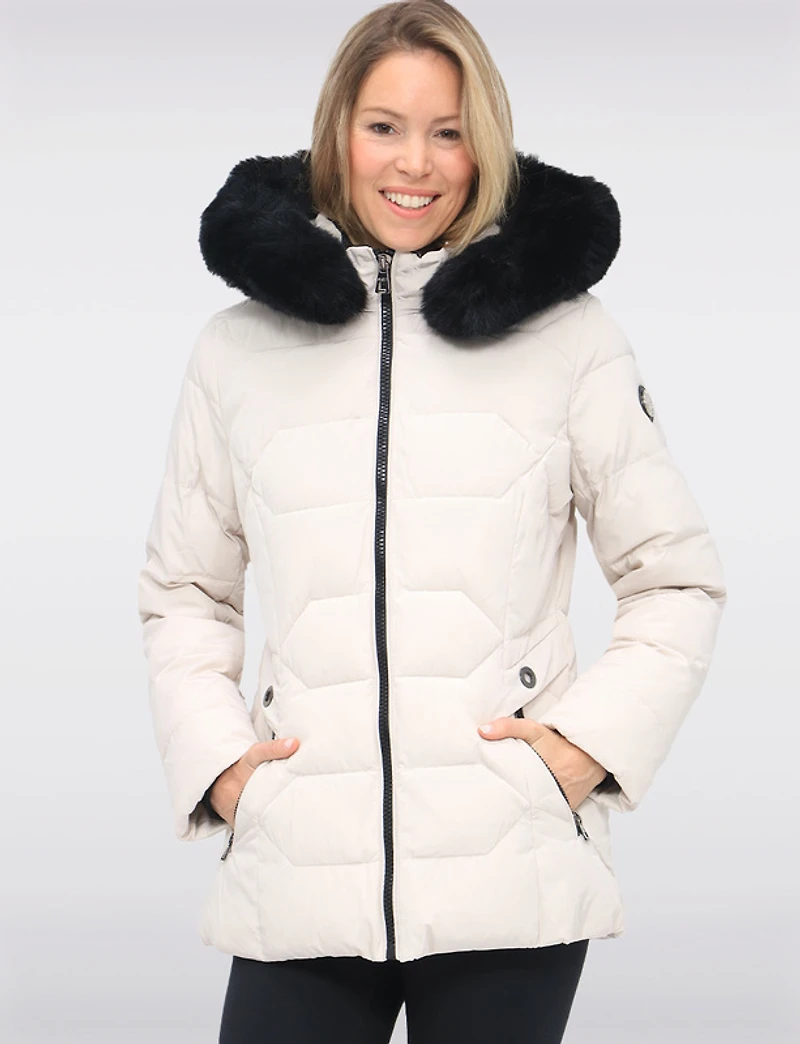 Végan Veste matelassée avec capuche en fausse fourrure par Saki