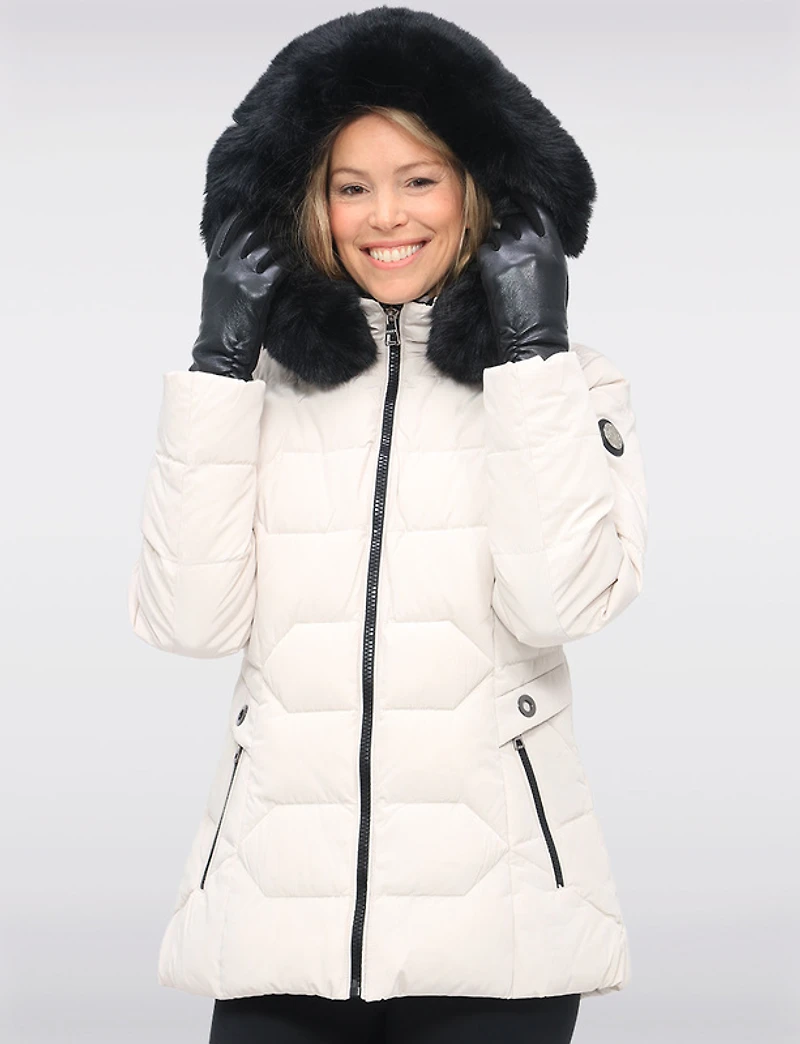 Végan Veste matelassée avec capuche en fausse fourrure par Saki