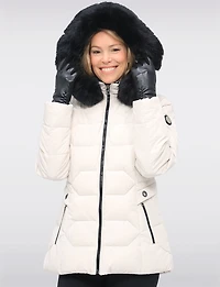 Végan Veste matelassée avec capuche en fausse fourrure par Saki