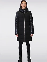 Manteau Elegant Matelassé Cintré en Duvet avec Capuche Attache?e par Sicily