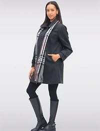 Manteau Sara Col Chemise Boutonnage Simple & Écharpe À Carreaux Incluse Par Saki