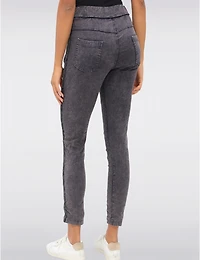 Manteaux Manteaux | La maison du manteau au Québec Pantalon Froissé Extensible Ajusté avec Taille Ajustable et Strass par Froccella