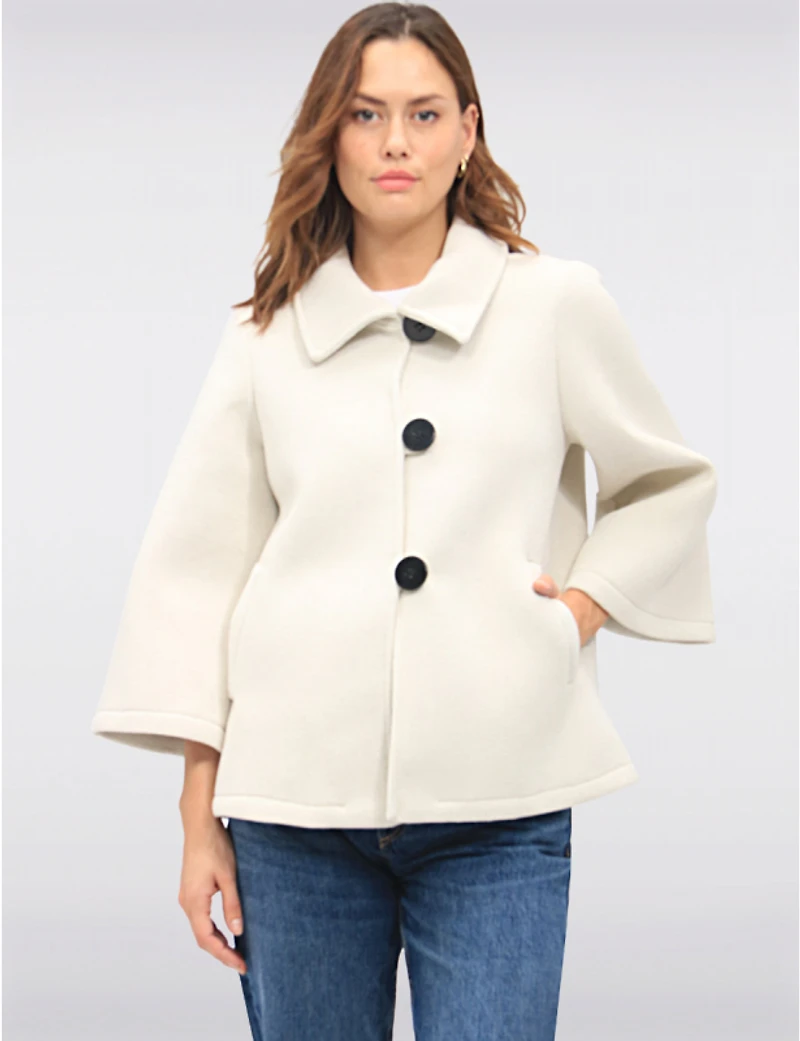Manteau Court Scuba Chic par Froccella