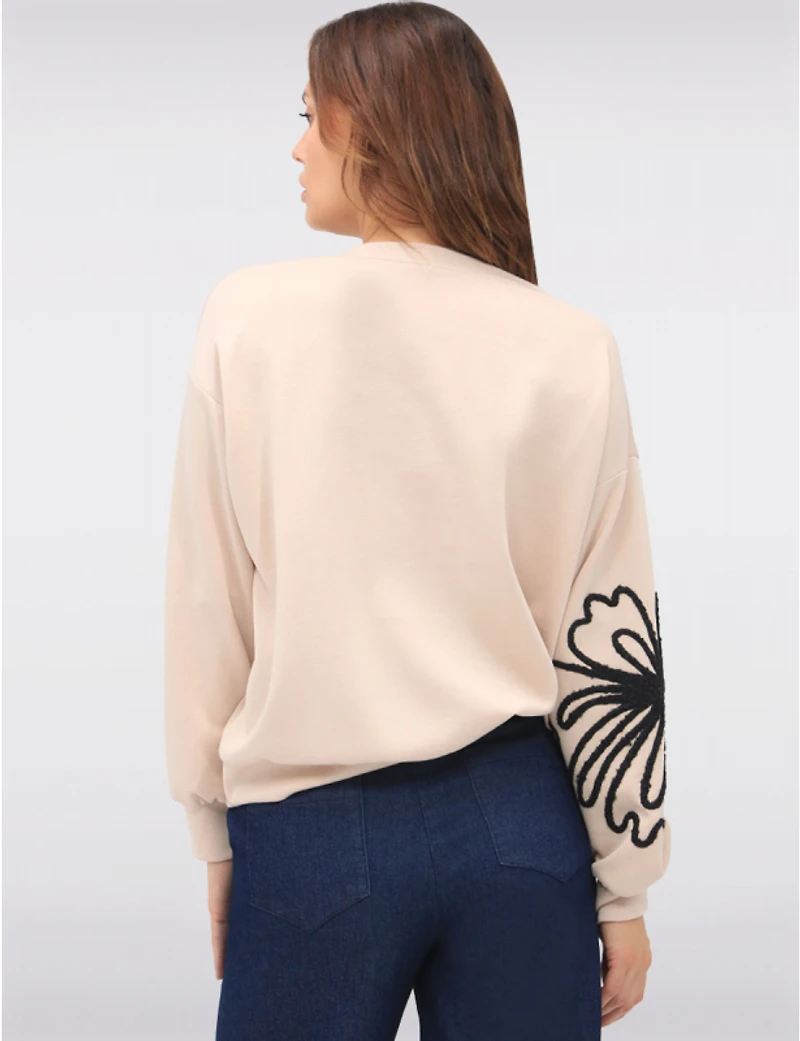 Manteaux | La maison du manteau au Québec Pull Extensible avec Détail de Fleur en Bouclé et Poignets Froncés par Froccella