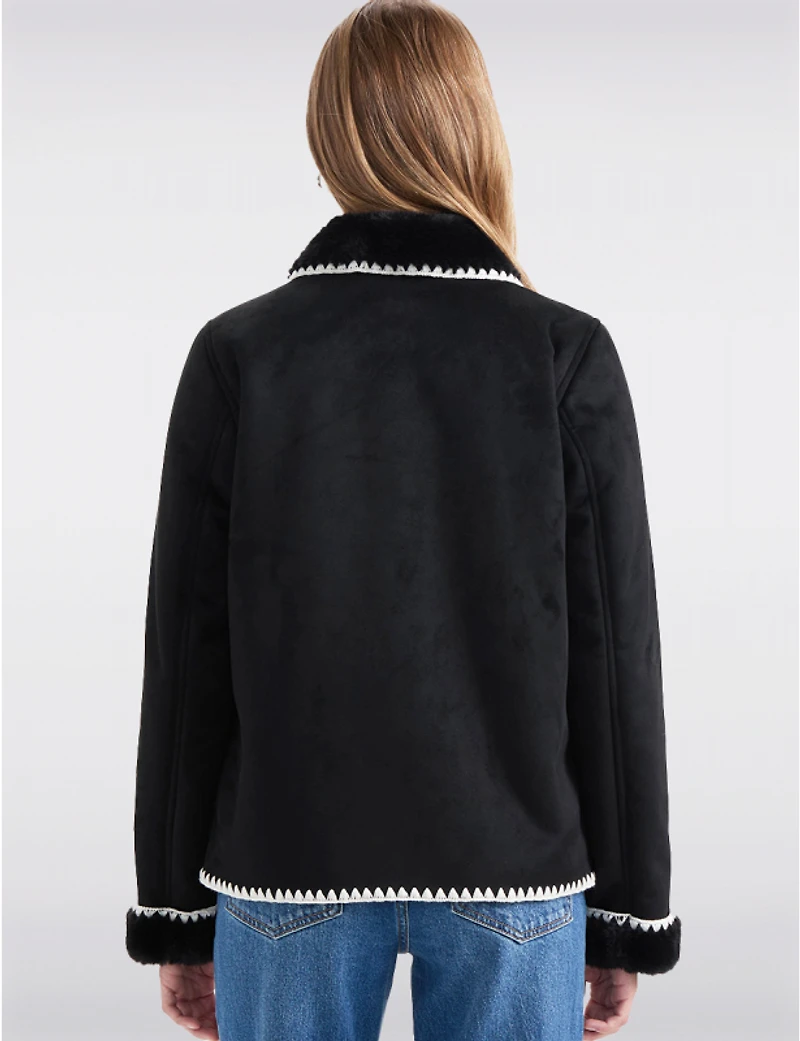 Manteaux | La maison du Manteau au Québec Court À Bordures Blanches en Fausse Suède Fourrure Par Ellen Tracy