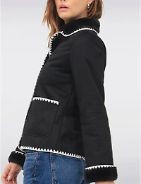 Manteaux | La maison du Manteau au Québec Court À Bordures Blanches en Fausse Suède Fourrure Par Ellen Tracy