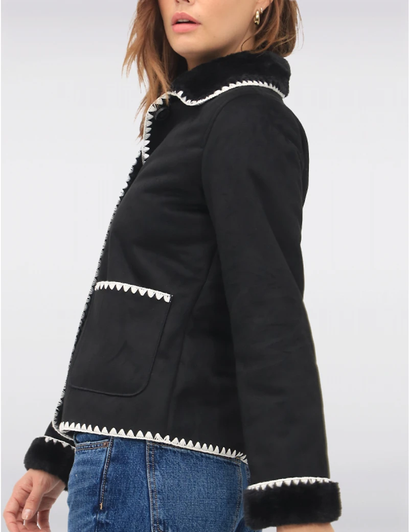 Manteaux | La maison du Manteau au Québec Court À Bordures Blanches en Fausse Suède Fourrure Par Ellen Tracy