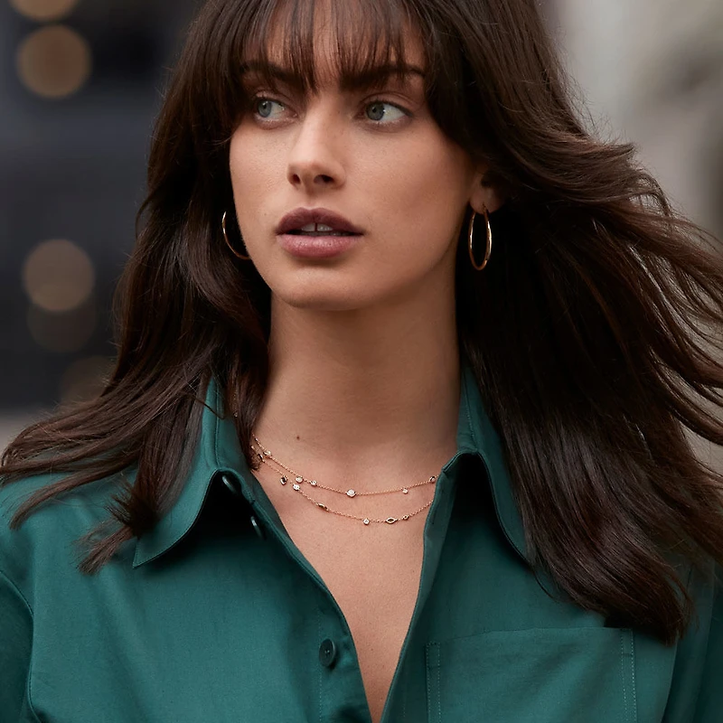 Collier en or jaune 10 K à tourmalines vertes et à diamants totalisant 0,14 ct