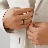 Bague en or blanc 10 K à pavé de diamants noirs totalisant 1 ct