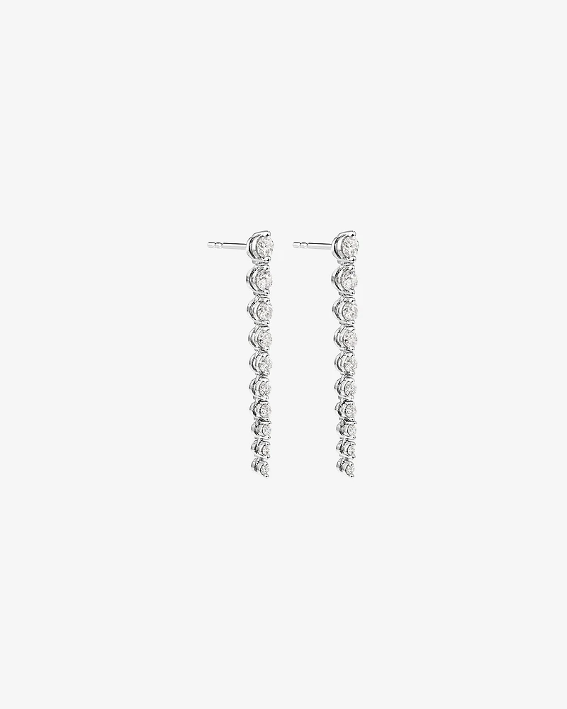 0,50 carat TW Boucles d'oreilles pendantes graduées en diamant en or blanc 18kt