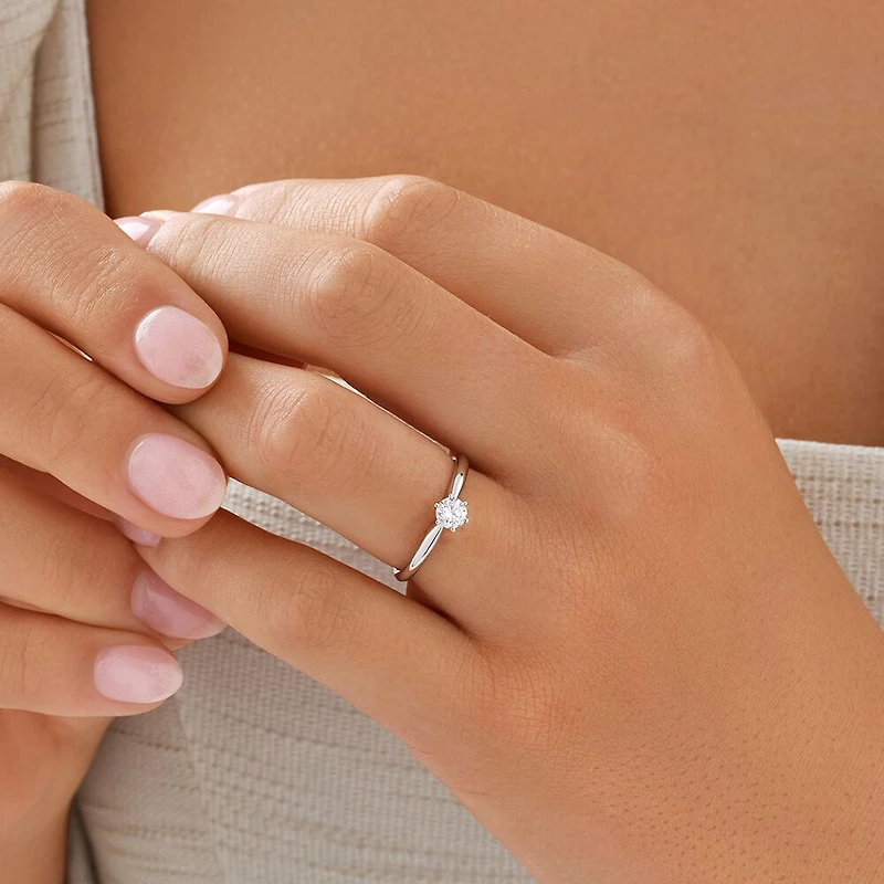 Bague de fiançailles en or blanc 18 K à diamant solitaire certifié totalisant 0,34 ct