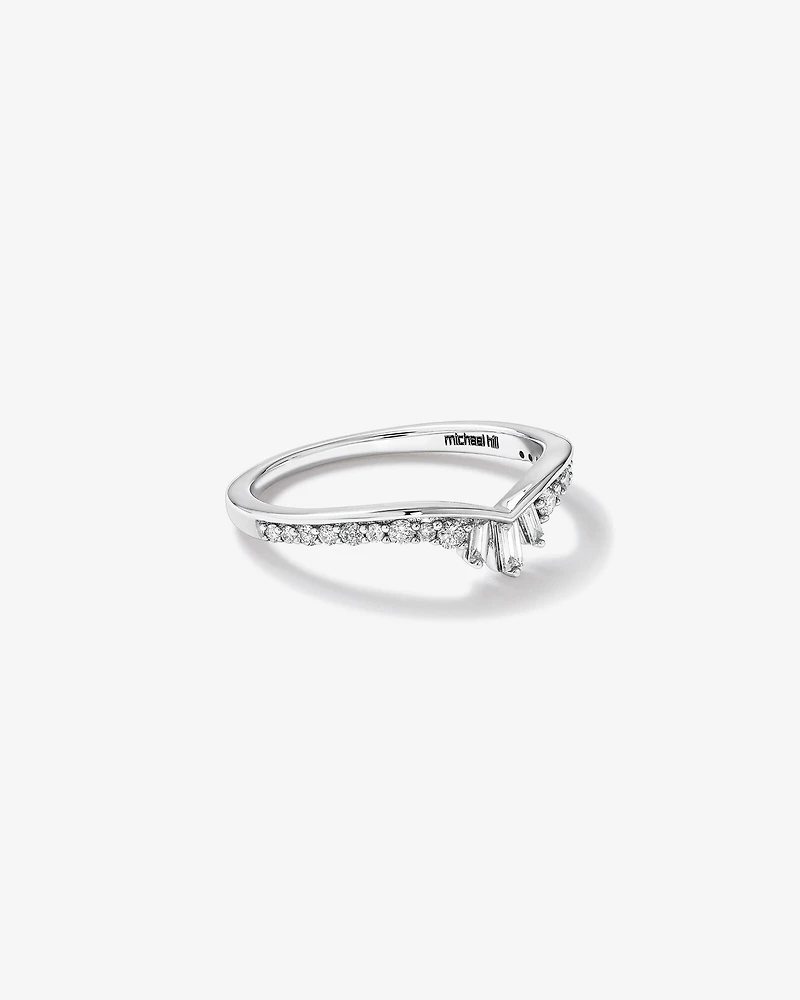 Alliance à chevrons en or blanc 14 K avec diamants totalisant 0,25 ct