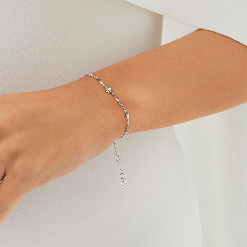 Bracelet en argent sterling avec diamants isolés totalisant 0,10 ct