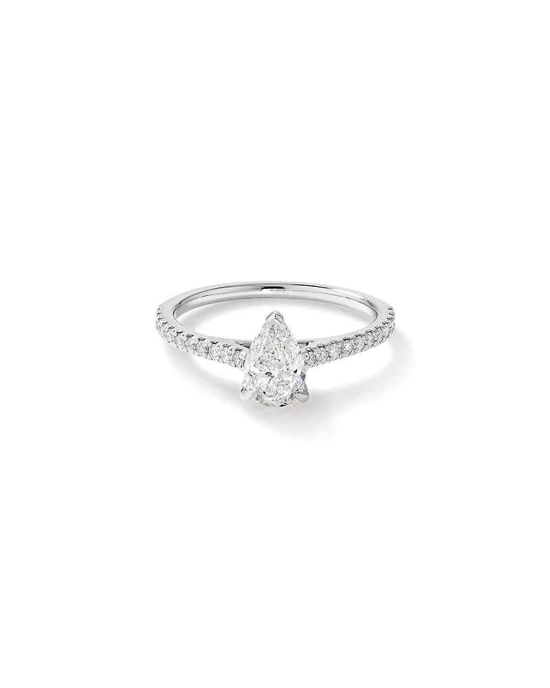 Bague de fiançailles en or blanc 14 K avec solitaire taille en poire et diamants totalisant 1,12 ct