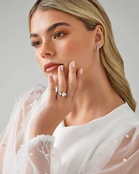 2,25 carats TW bague de fiançailles à trois pierres en forme d'ovale et de cerf-volant avec diamants cultivés en laboratoire en or blanc 14kt.