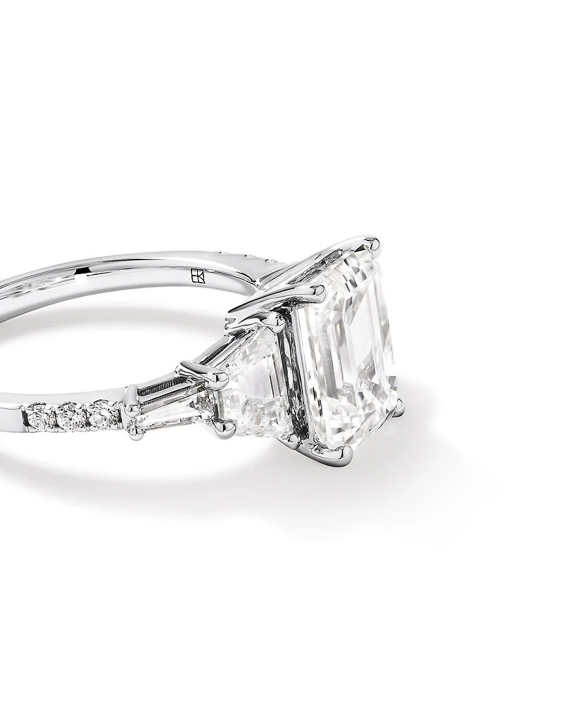 Bague de fiançailles en or blanc 18 carats avec diamant de laboratoire taille émeraude de 4,26 carats