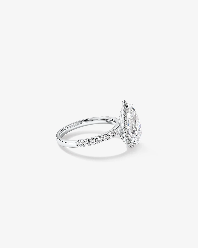 Bague de fiançailles en or blanc 18 carats avec halo de diamants taille poire de 3,60 carats