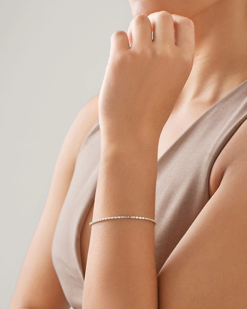 Bracelet de tennis en diamants de 0,74 carats TW en or blanc 10 ct