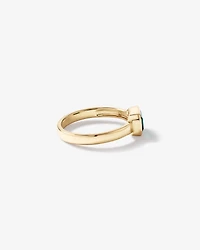 Bague avec émeraude créée en sertissage clos en or jaune 10 carats