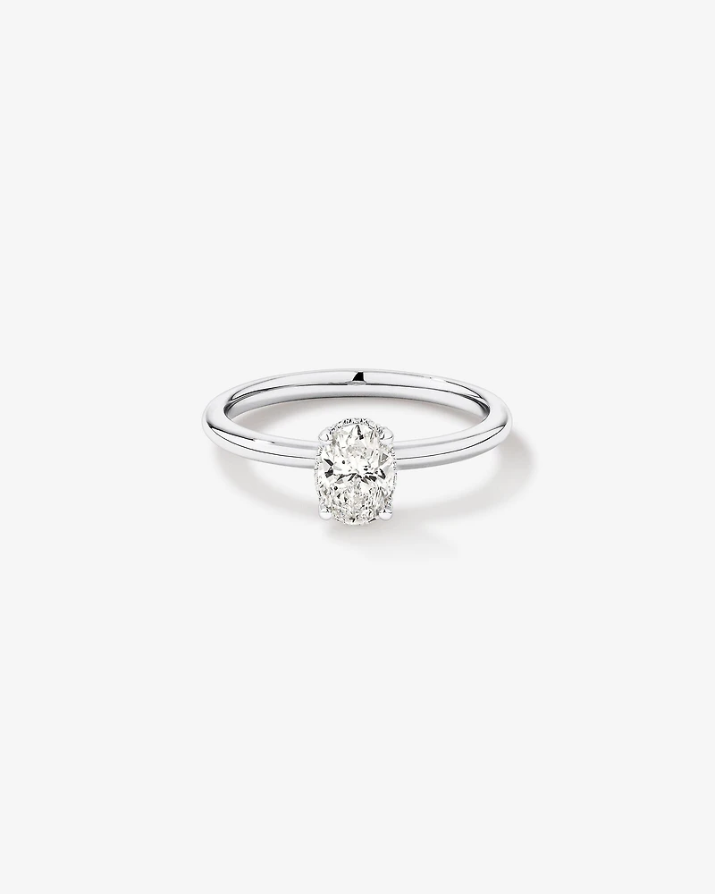 0,68 Carat Poids Total Bague De Fiançailles En Diamant Solitaire Coupe Ovale, Pavé Avec Halo Caché, En Platine