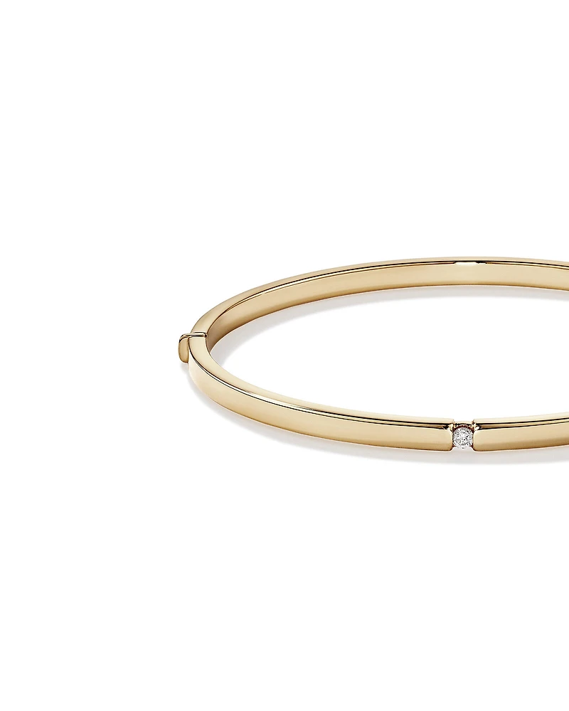 Jonc ovale accentué de diamants en or jaune 10kt