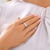 Bague en or blanc 14 K avec diamants totalisant 1 ct