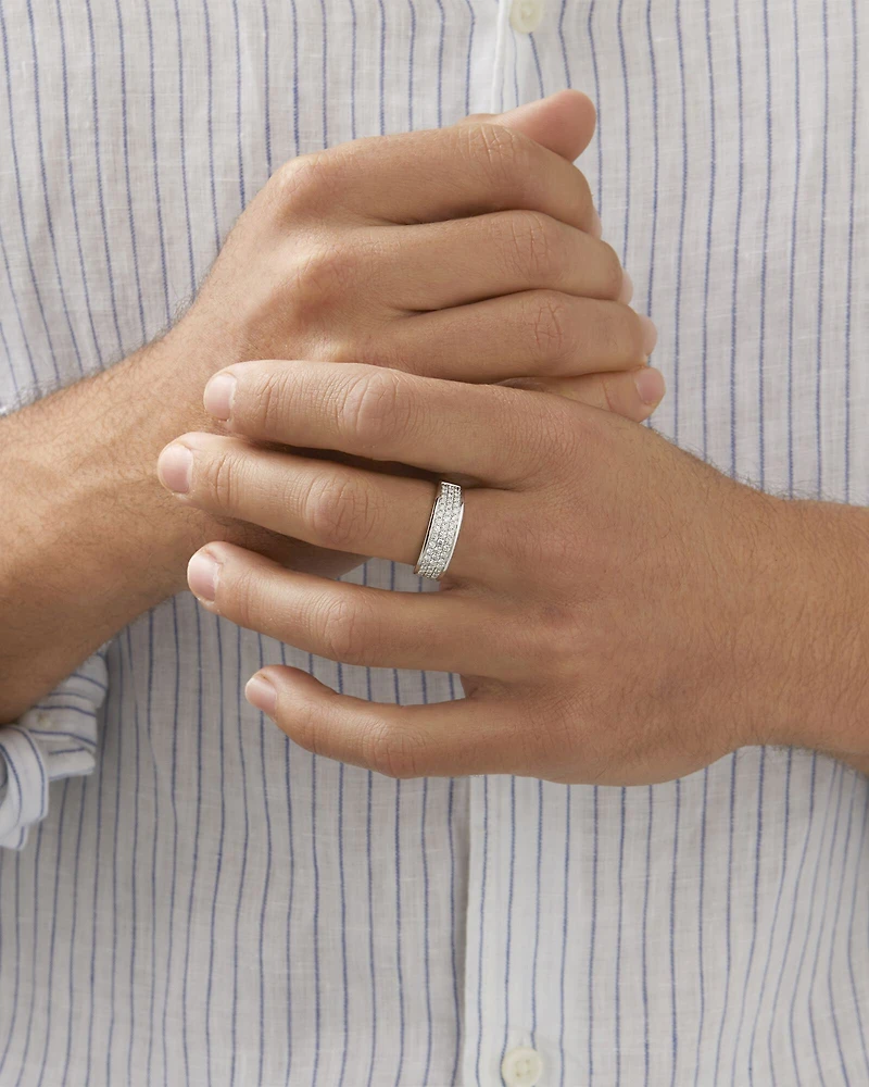 Bague à pavé en or blanc 10 K avec diamants totalisant 0,87 ct pour homme