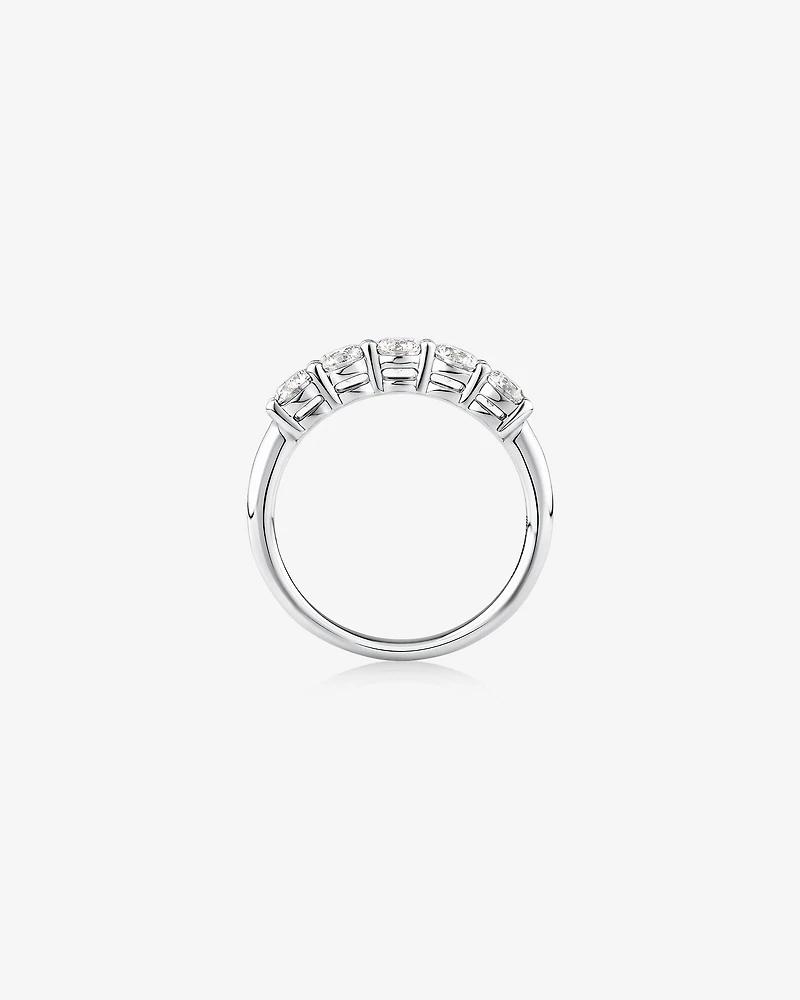 Alliance à cinq pierres Evermore en or blanc 14 K avec diamants totalisant 1 ct