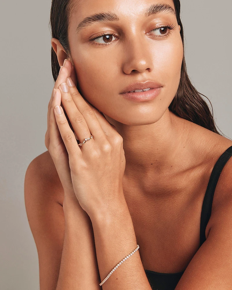 Bague de mariage contournée de 0,12 carat TW en diamant en or jaune 14 carats