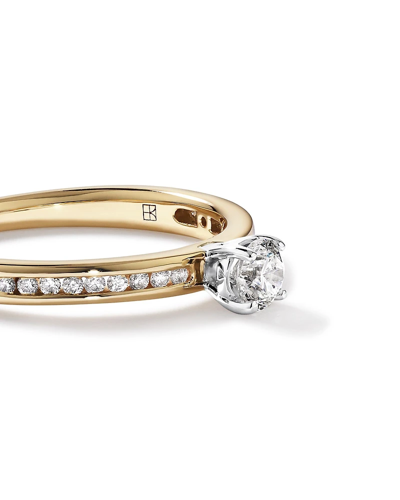 Bague avec diamant Signature 101 rond brillant de 0,45 carat TW en or jaune et blanc 14 carats